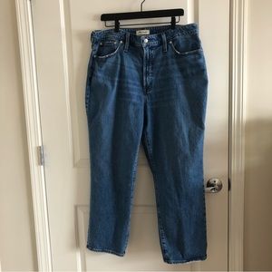 Curvy Perfect Straight Jeans in Earlwood Wash